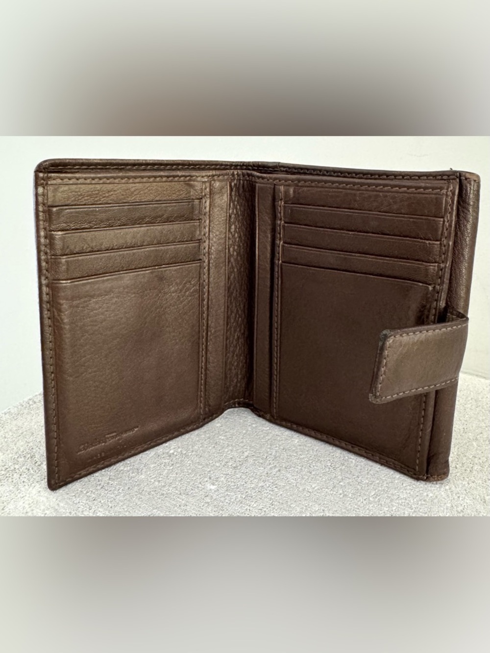 SALVATORE FERRAGAMO Vintage Brown Leather Gancini Wallet - Picture 4 of 9